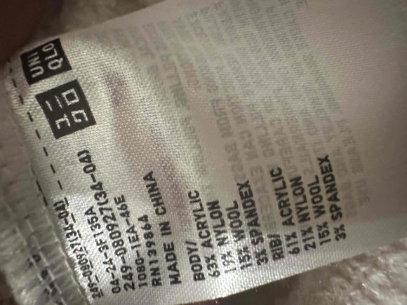 Uniqlo Round Neck Sweater Unisex Size Large Pink Wool Pullover, Long Sleeve - Picture 8 of 8